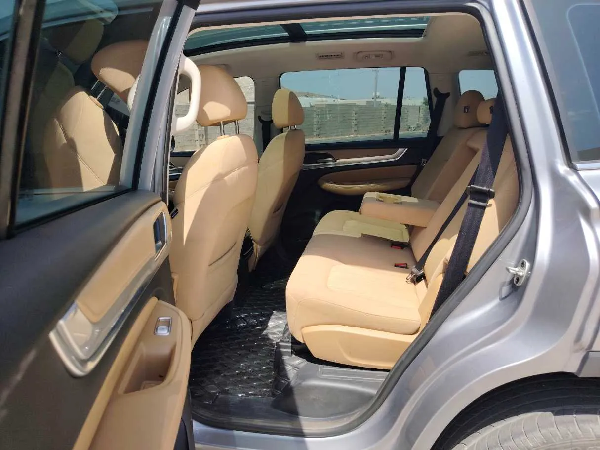 Car image 15