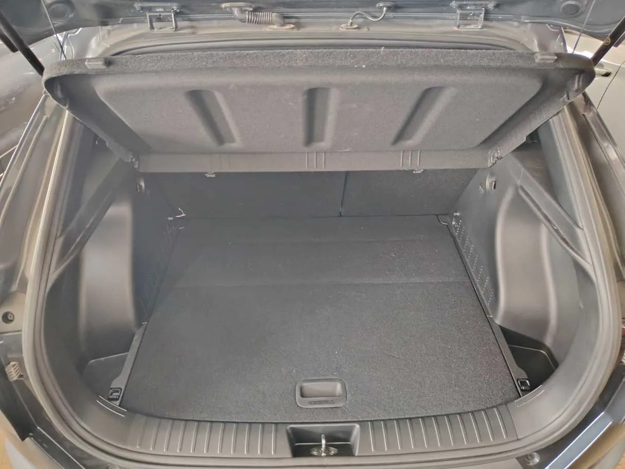 Car image 34