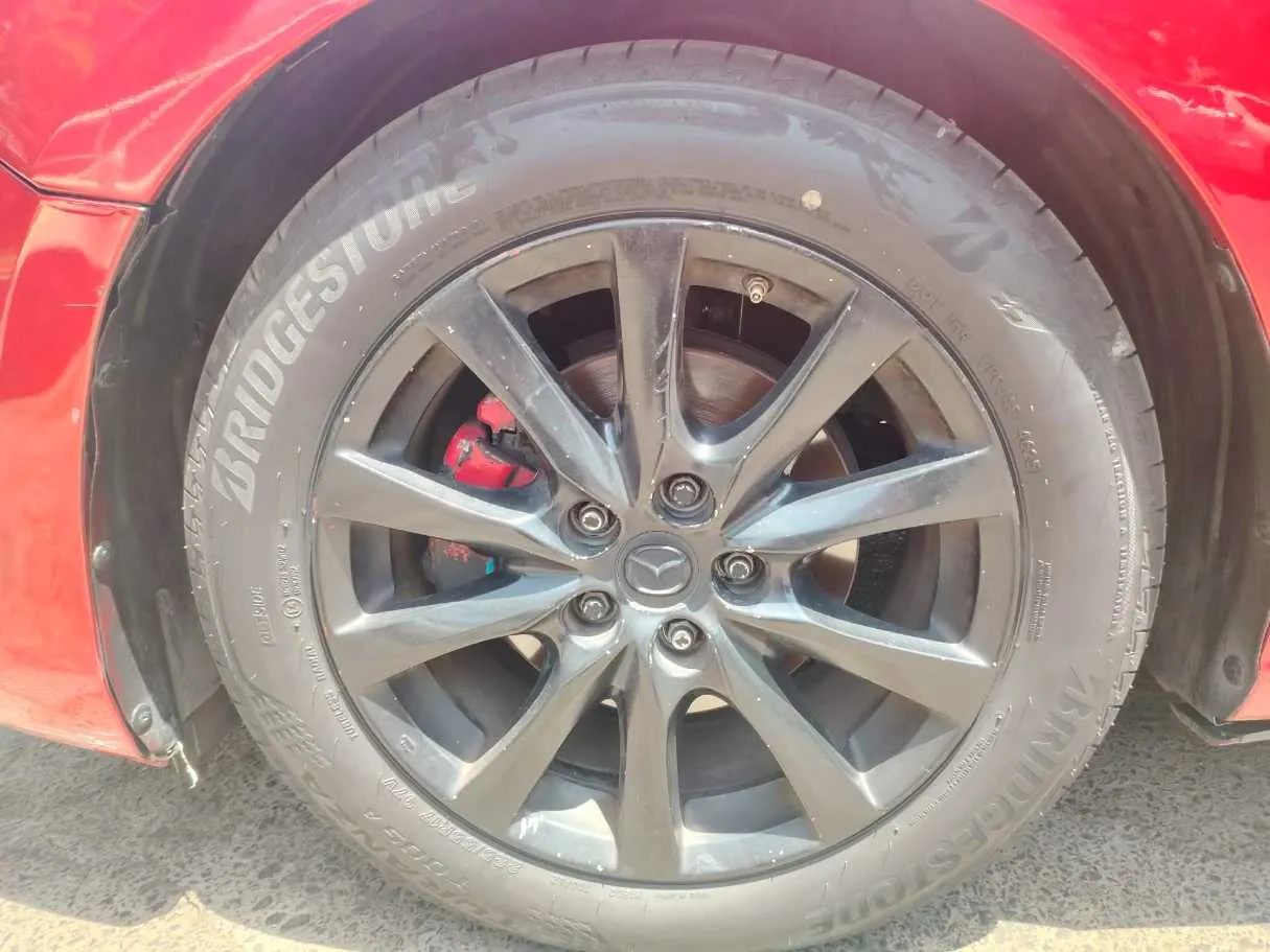 Car image 11