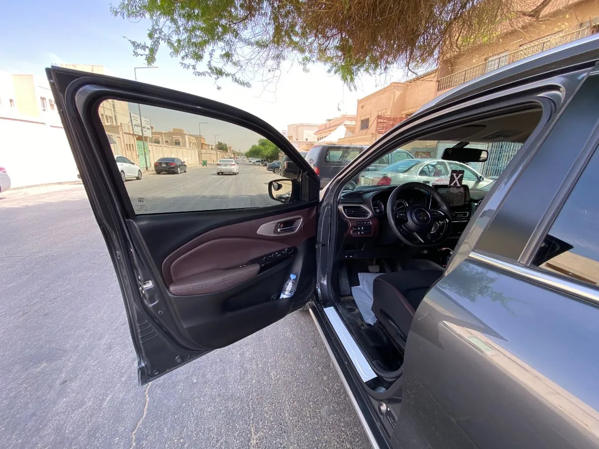 Car image 10