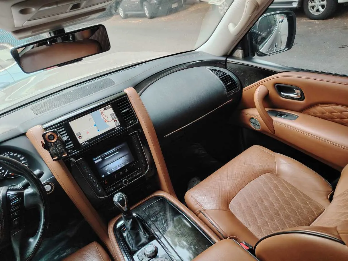 Car image 24