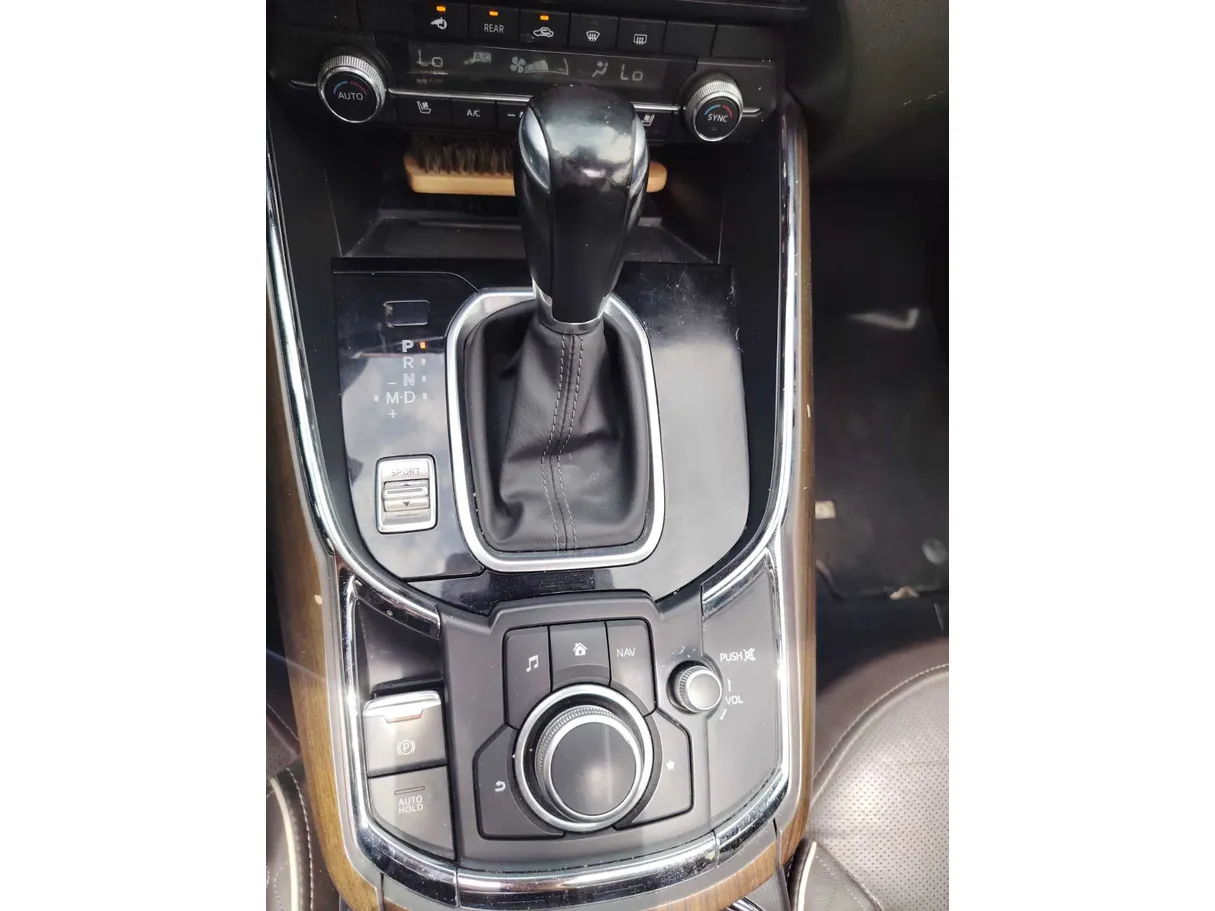 Car image 19