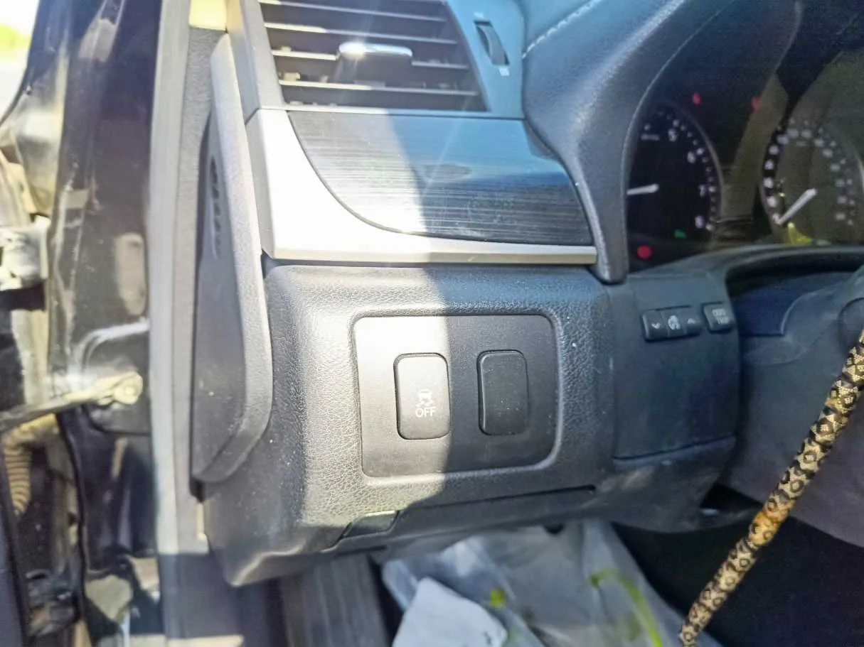 Car image 34