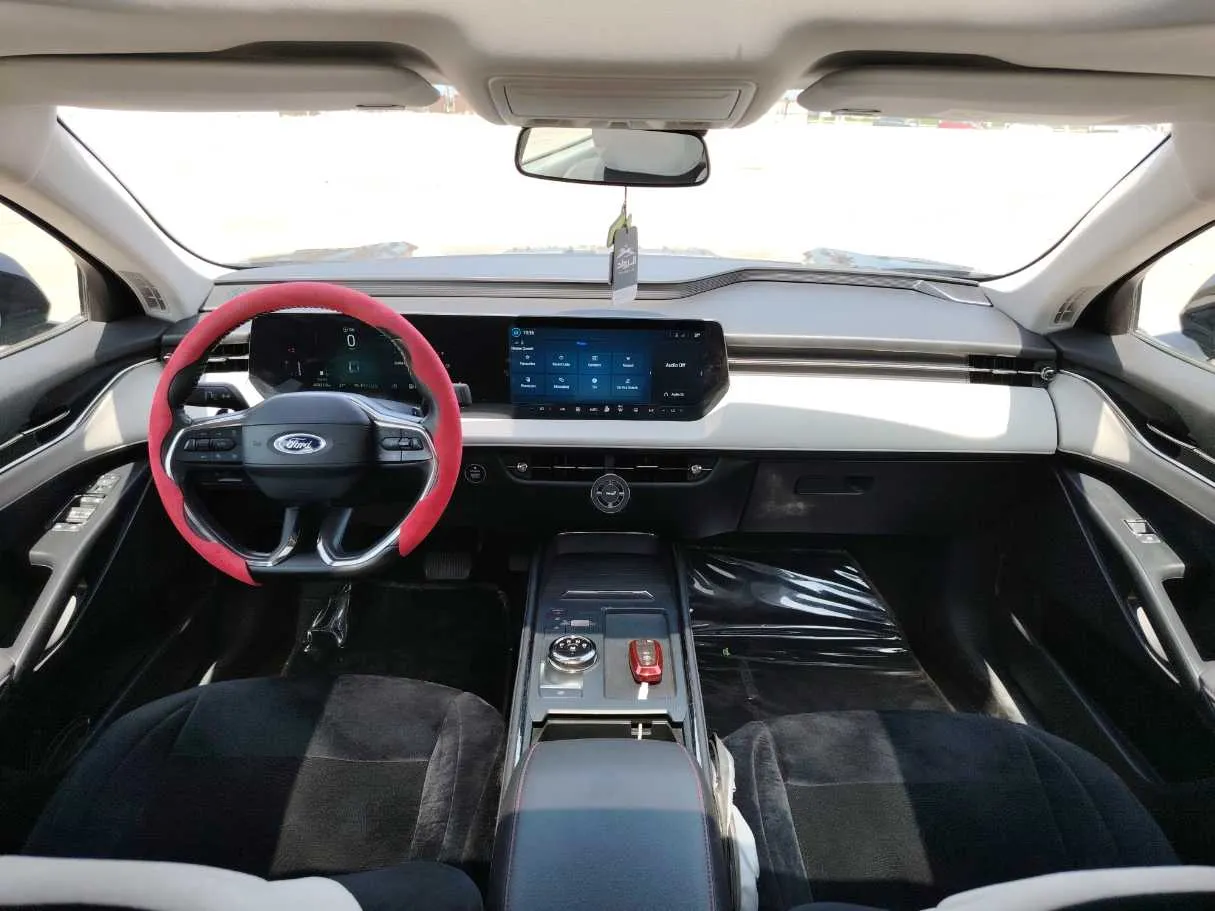 Car image 19