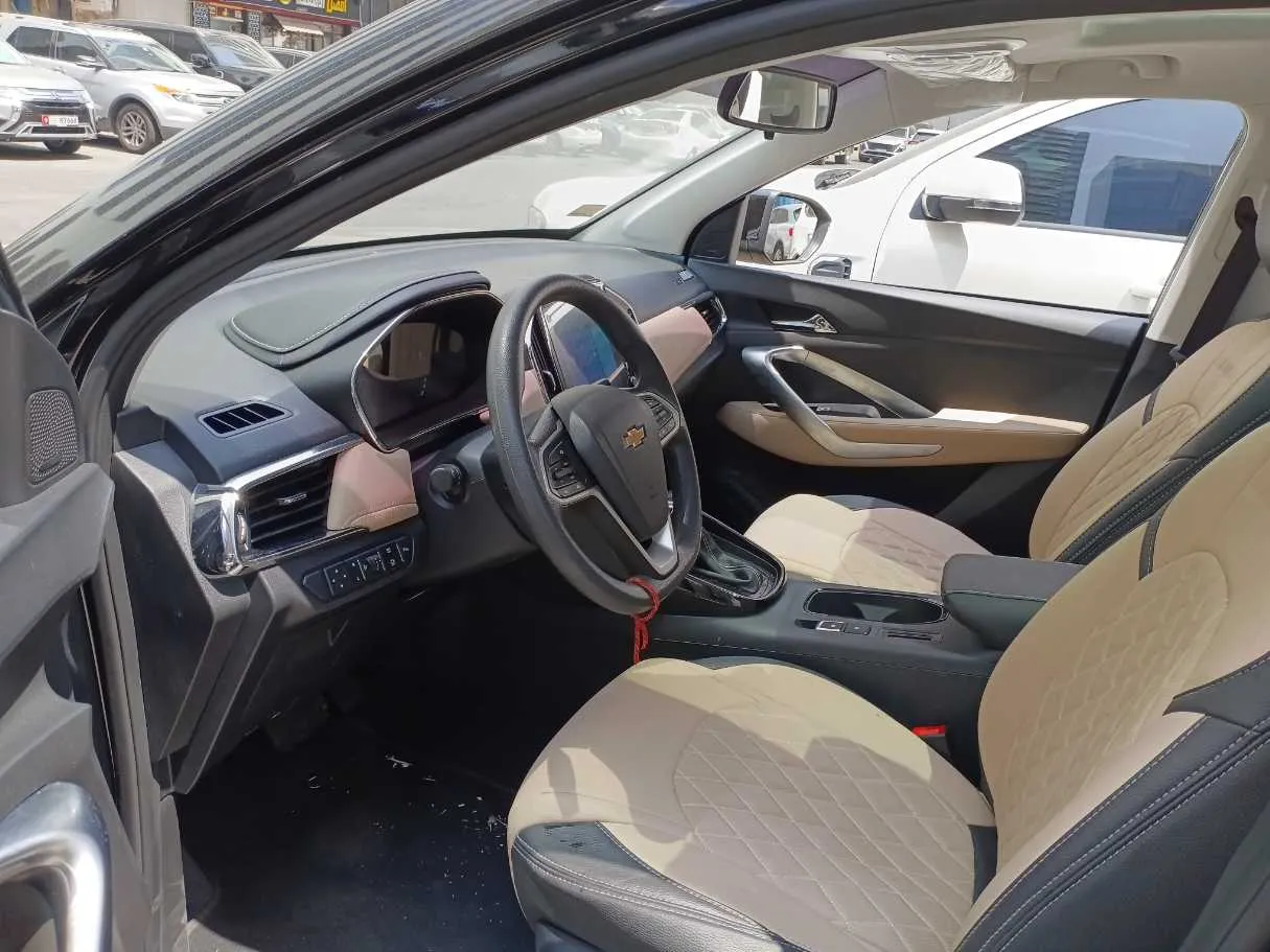 Car image 11