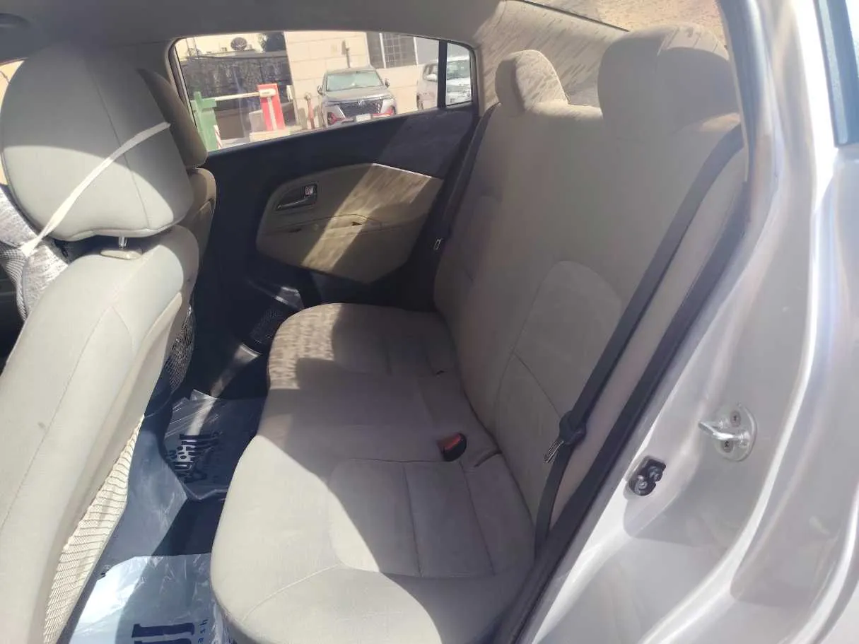 Car image 16