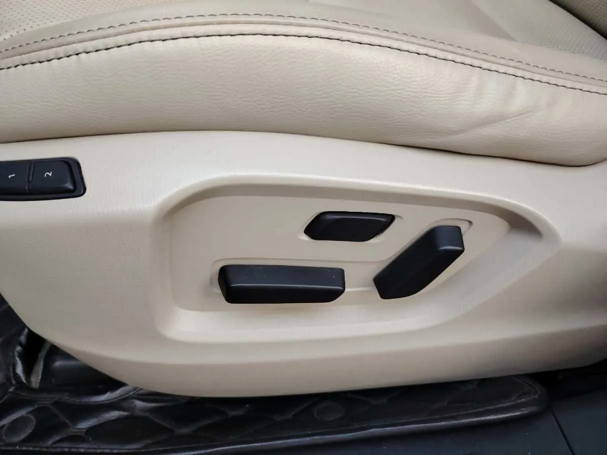 Car image 46