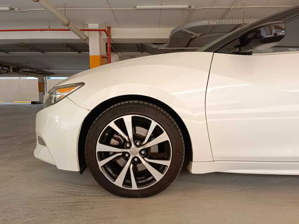 Car image 9