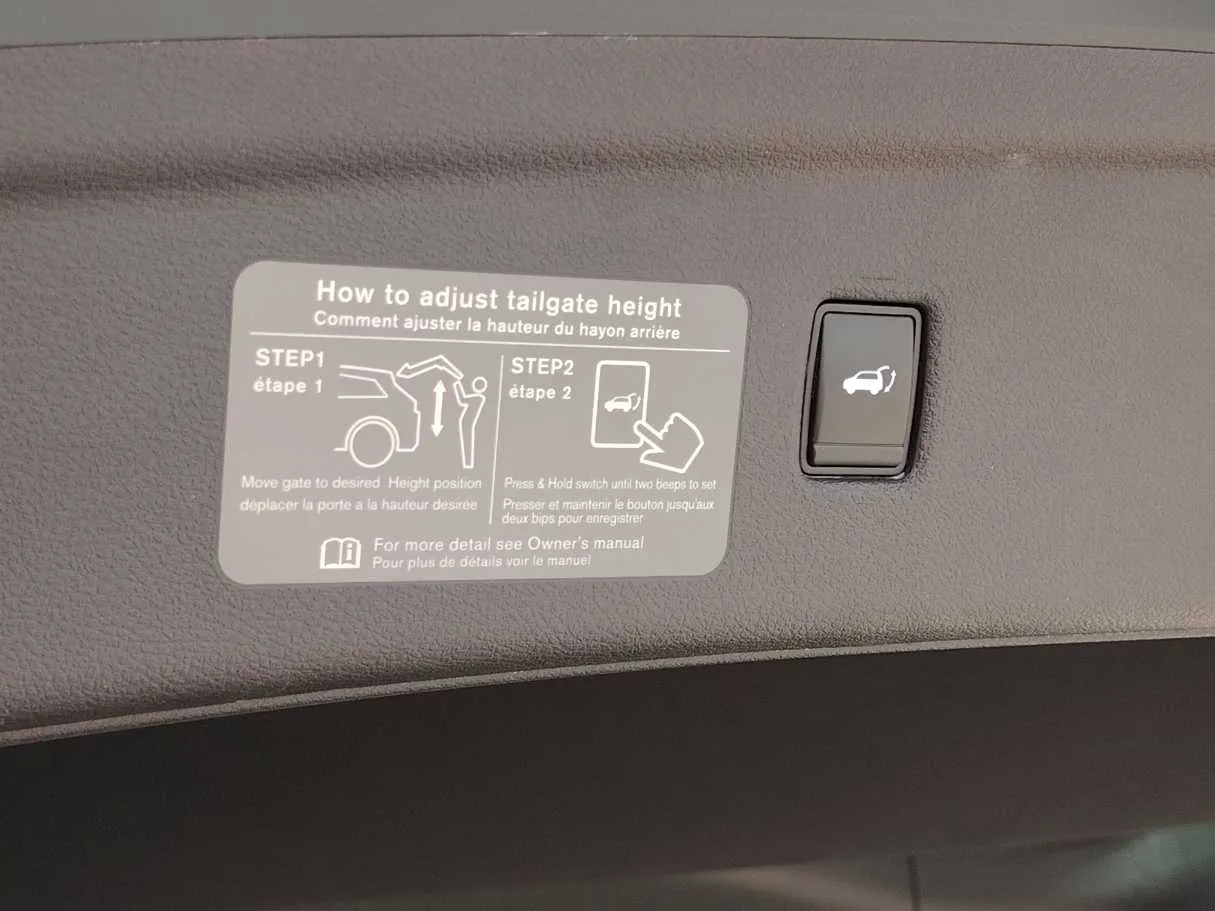 Car image 25