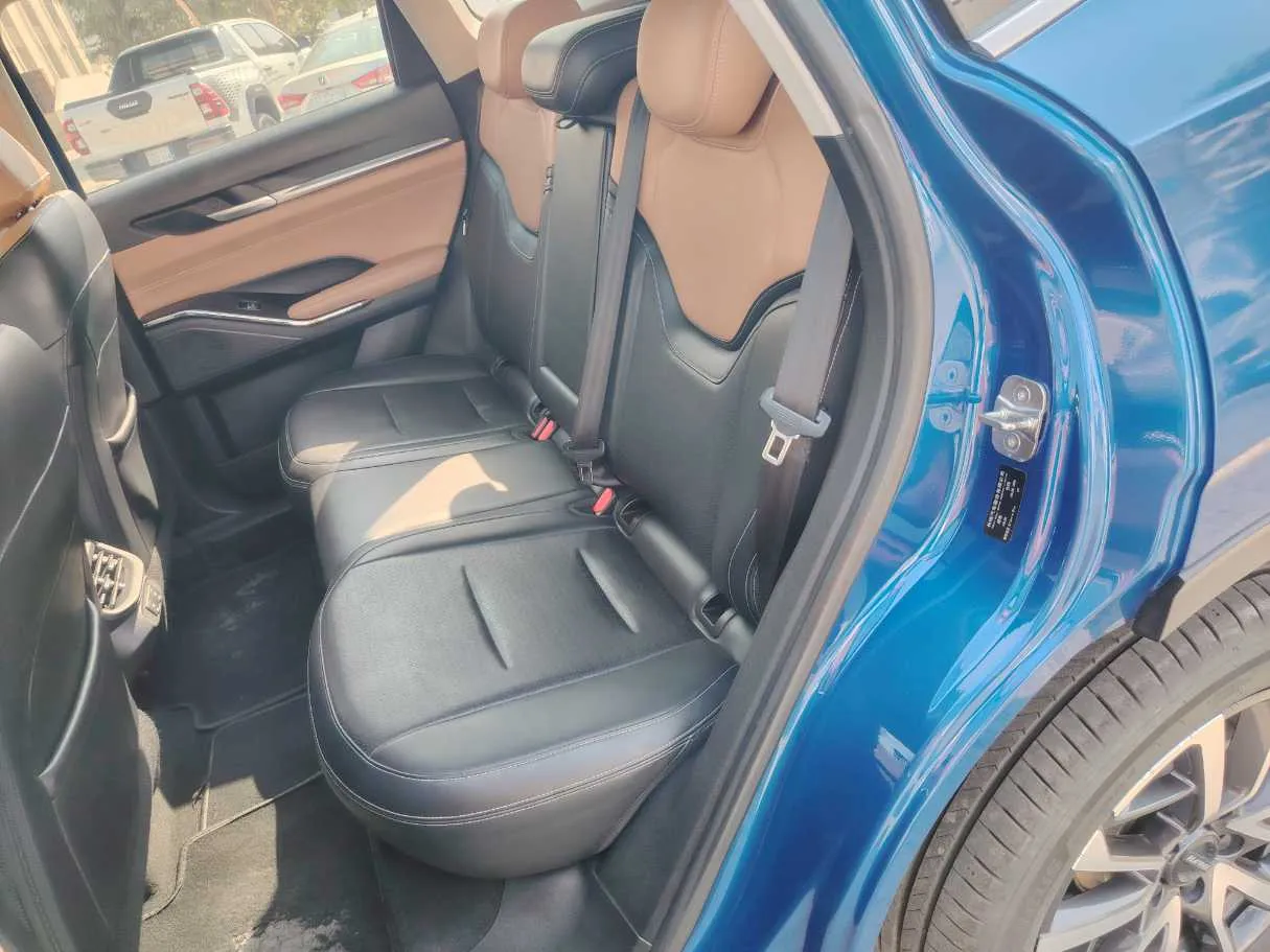 Car image 15