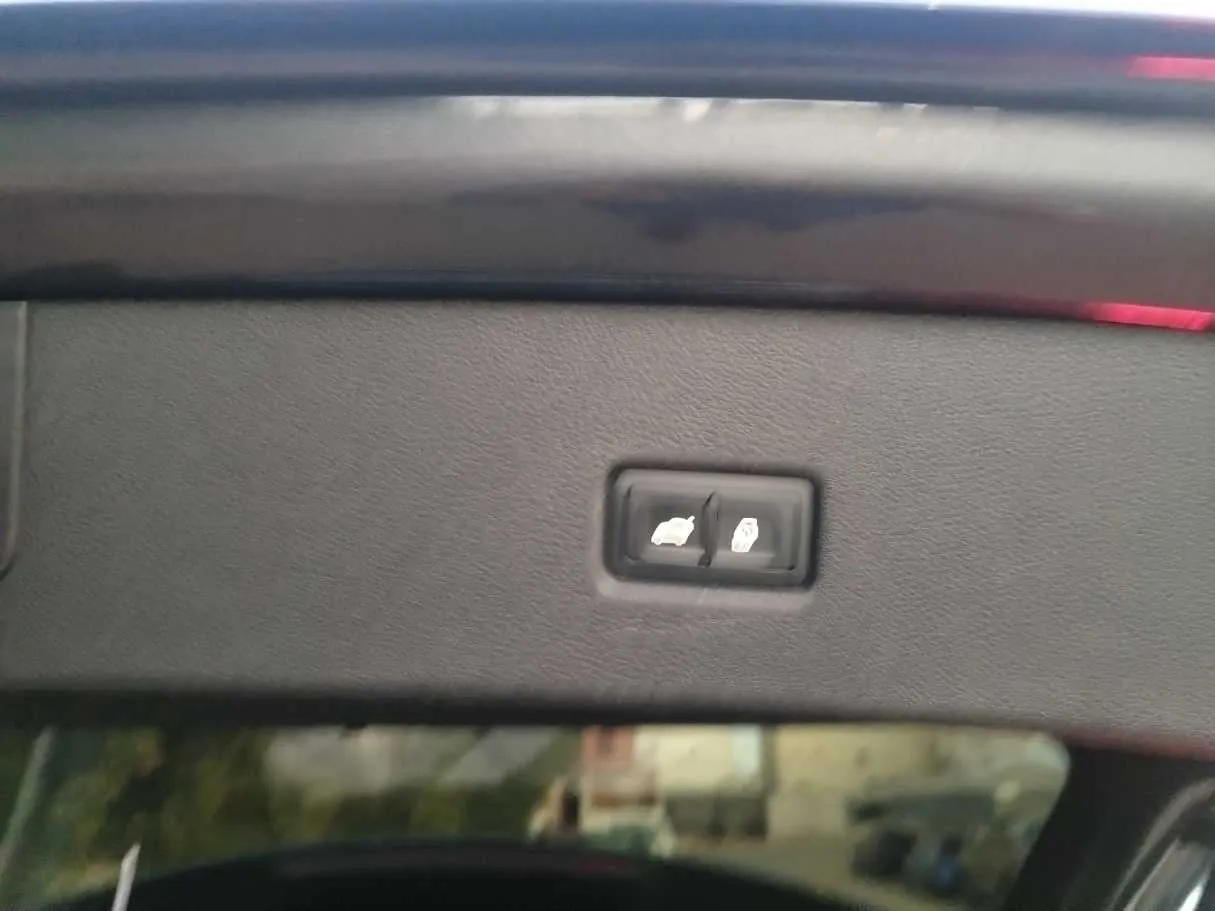 Car image 32