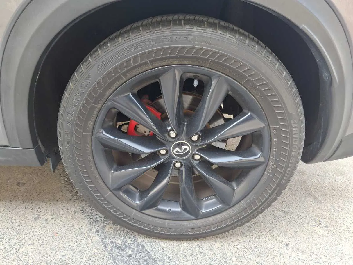 Car image 9