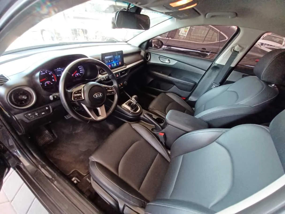 Car image 9