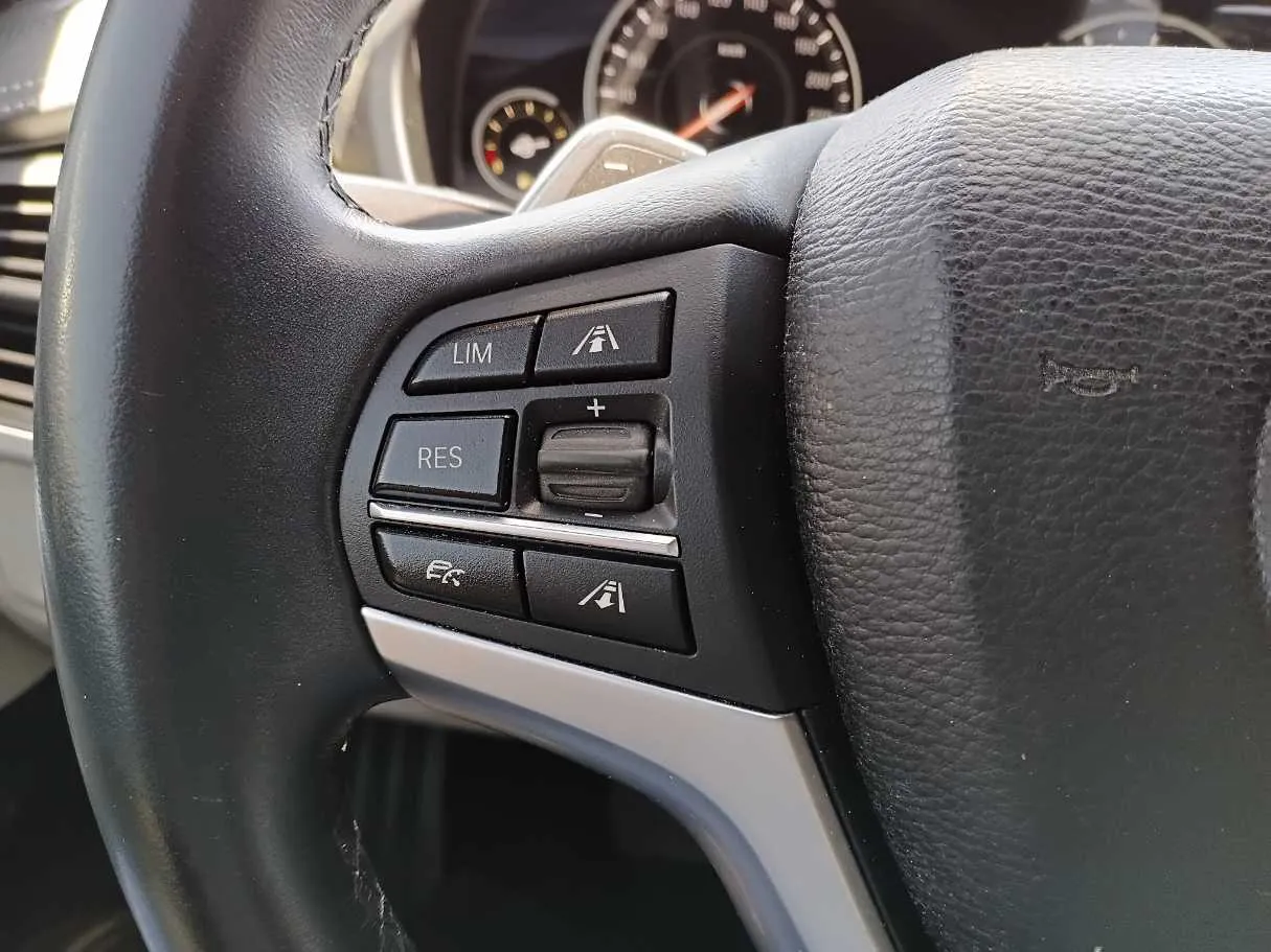 Car image 24