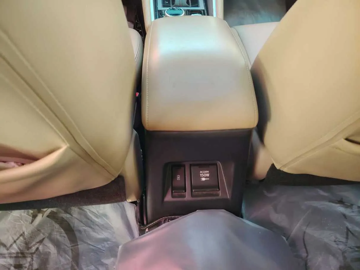 Car image 40