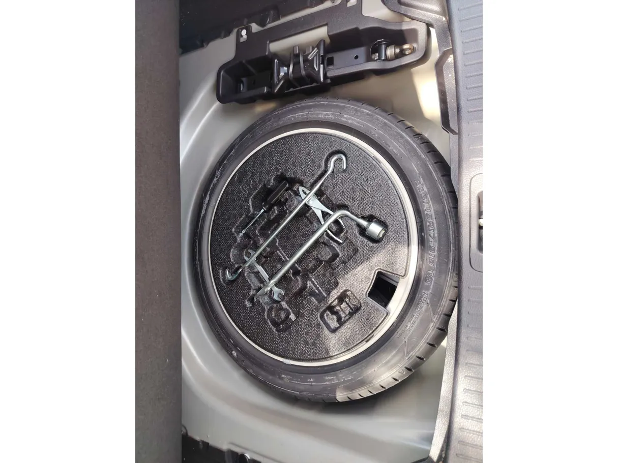 Car image 29