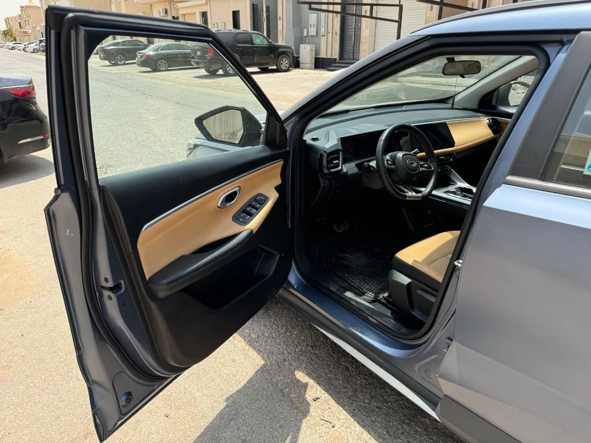 Car image 10