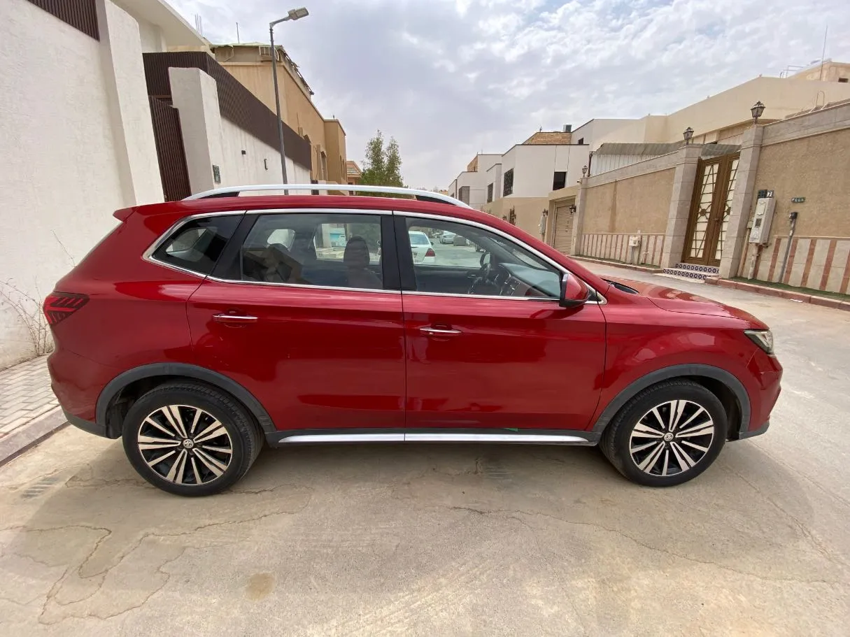 Car image 4