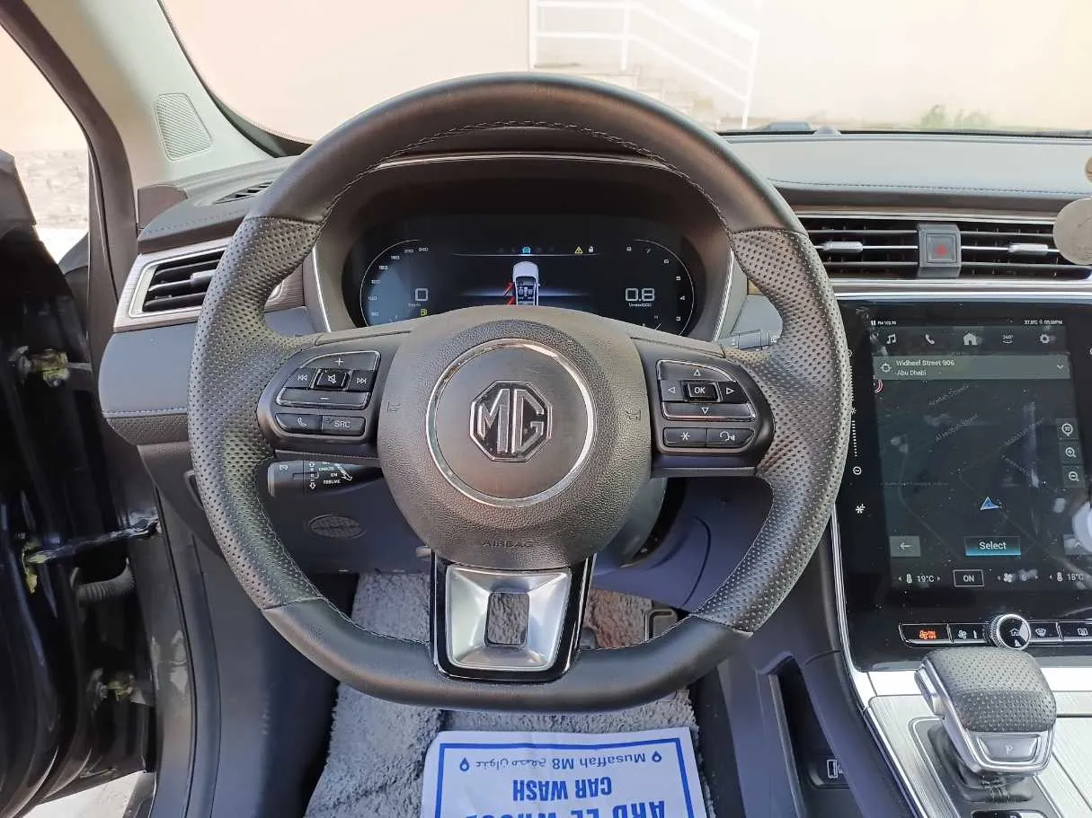 Car image 17