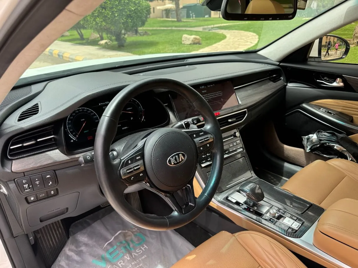 Car image 15