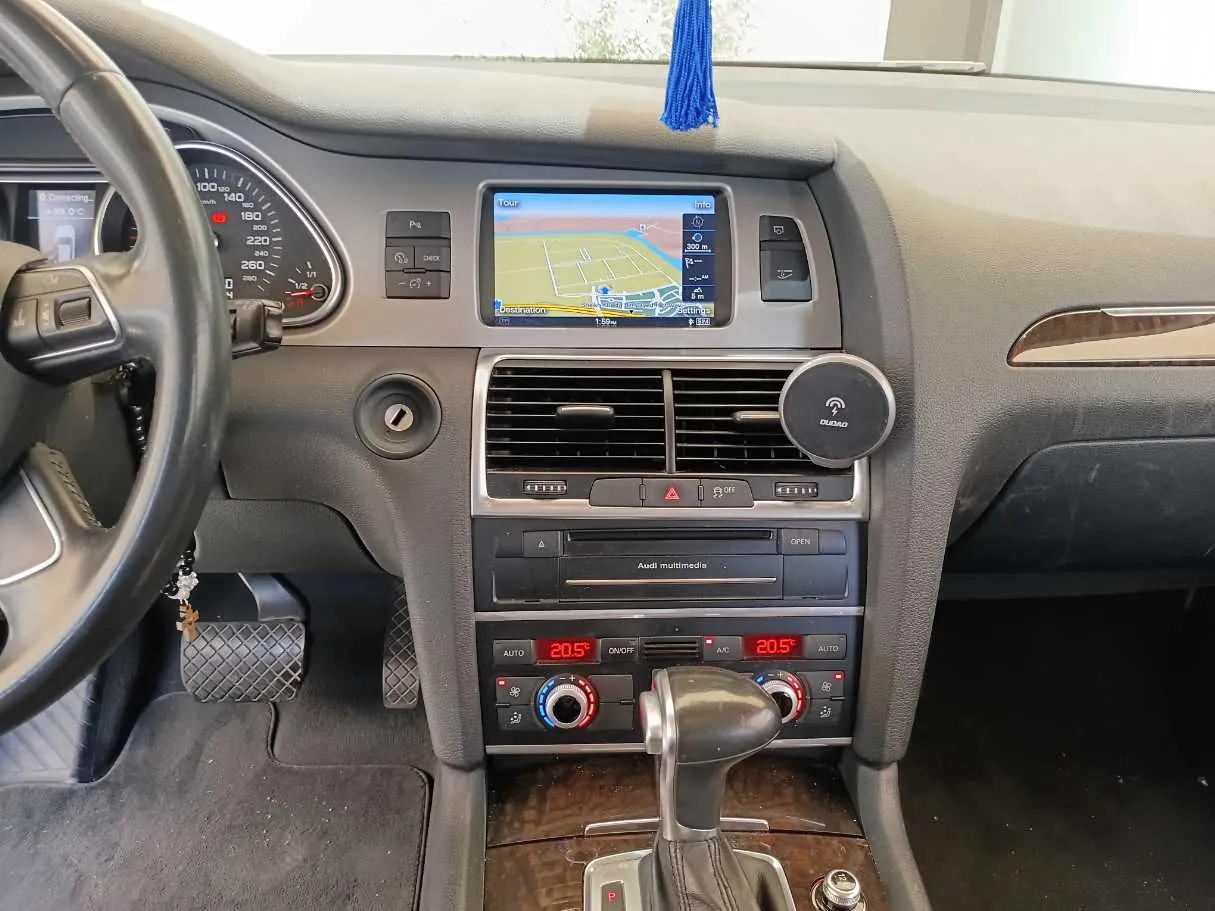 Car image 17