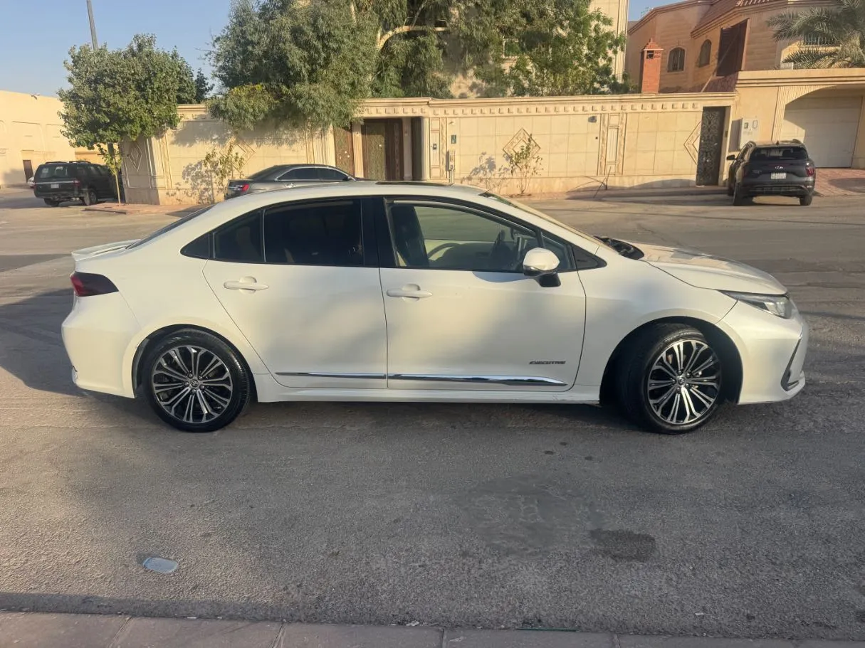 Car image 4