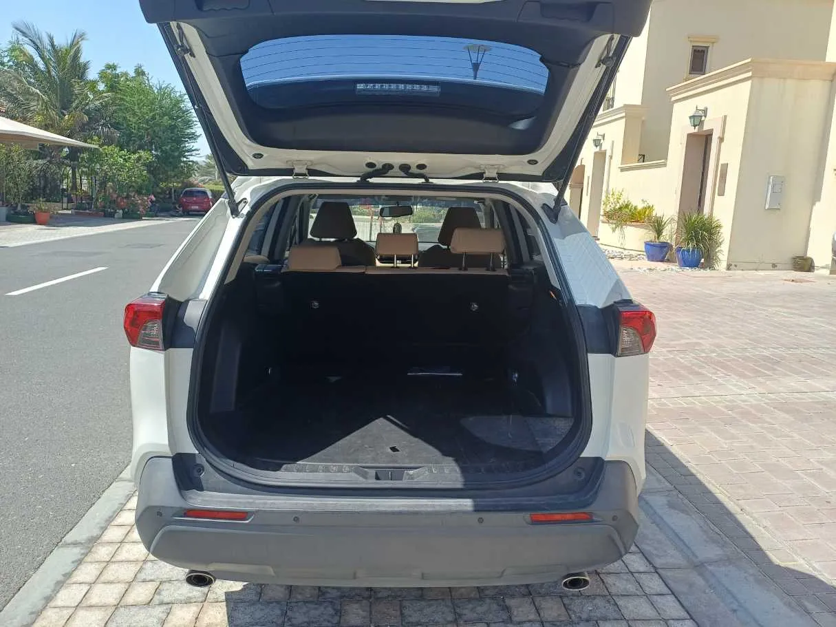 Car image 22