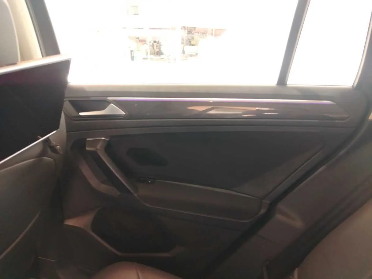 Car image 35