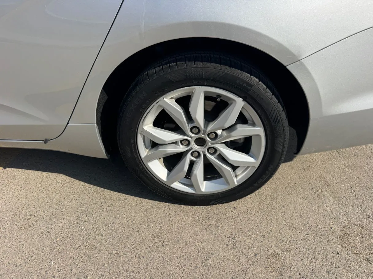 Car image 9