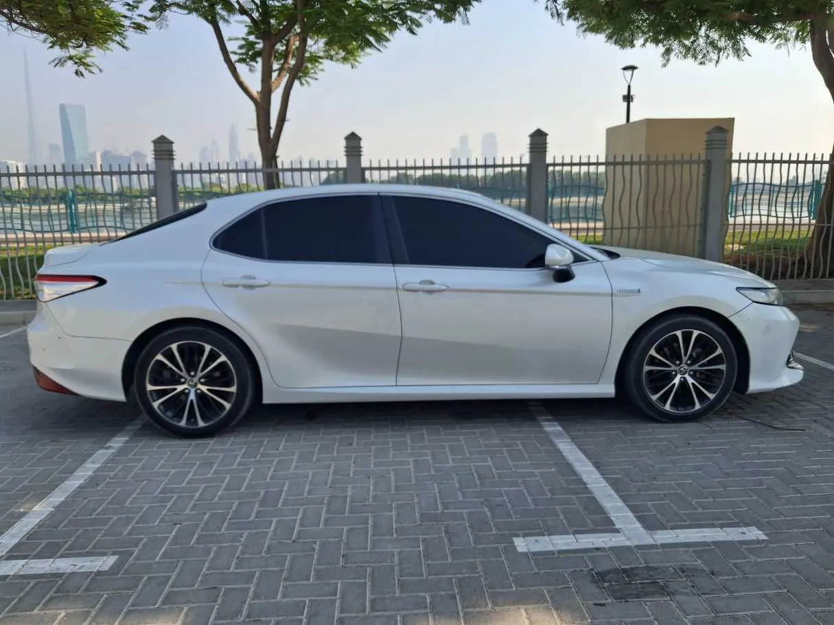Car image 8