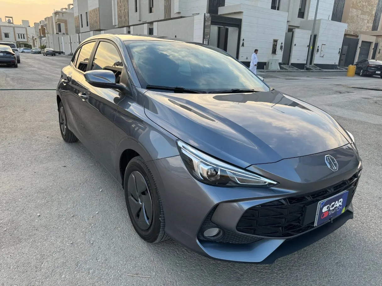 Car image 3