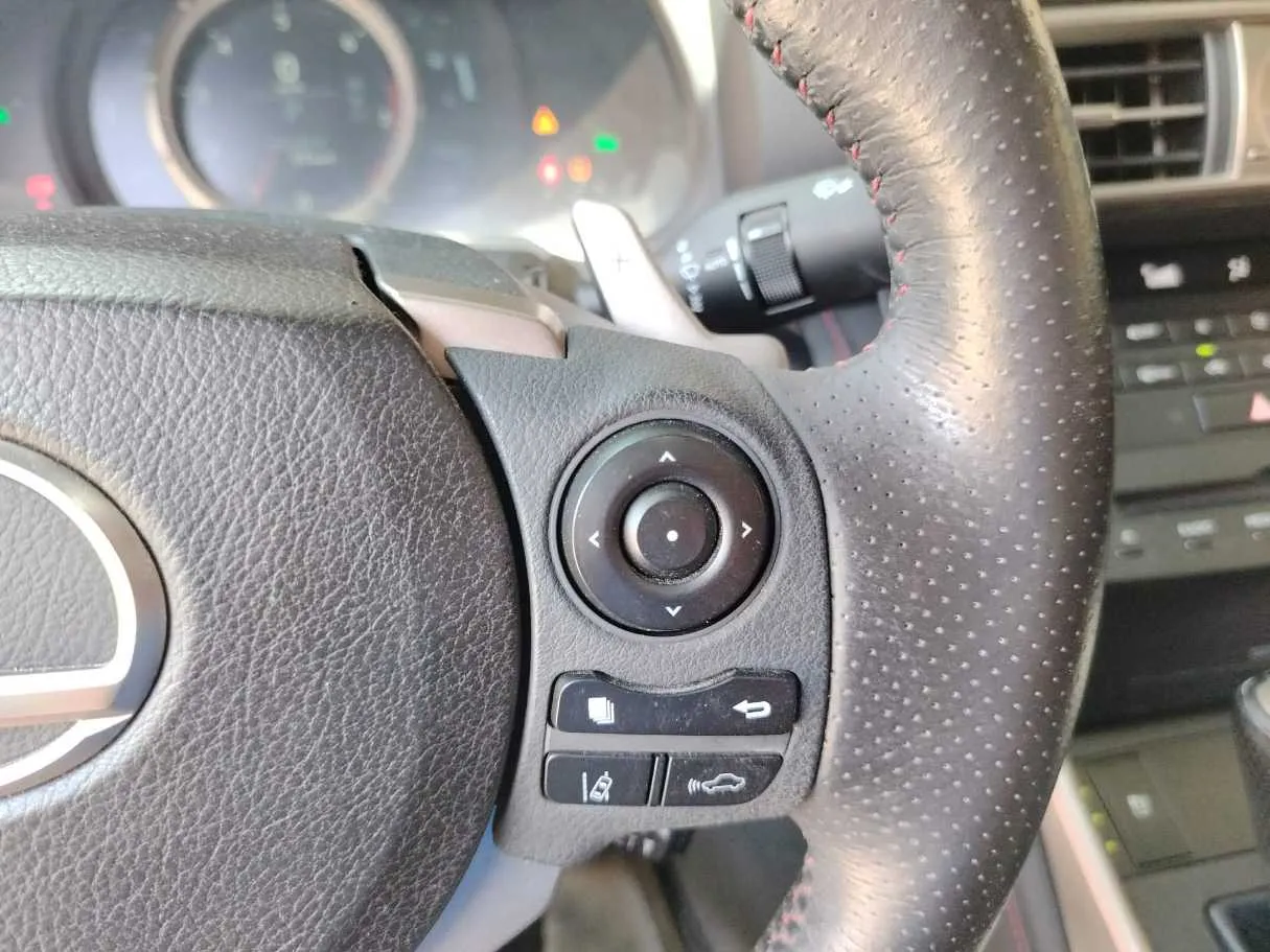 Car image 32