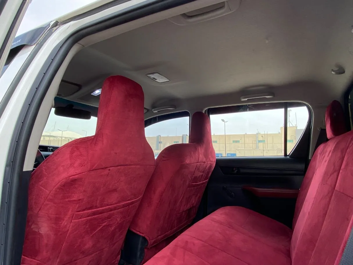 Car image 16