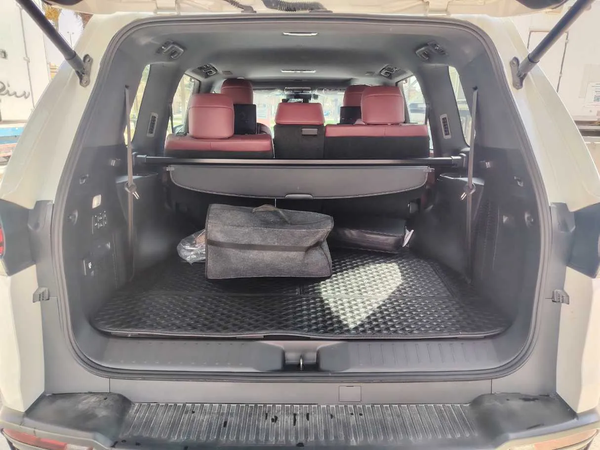 Car image 26