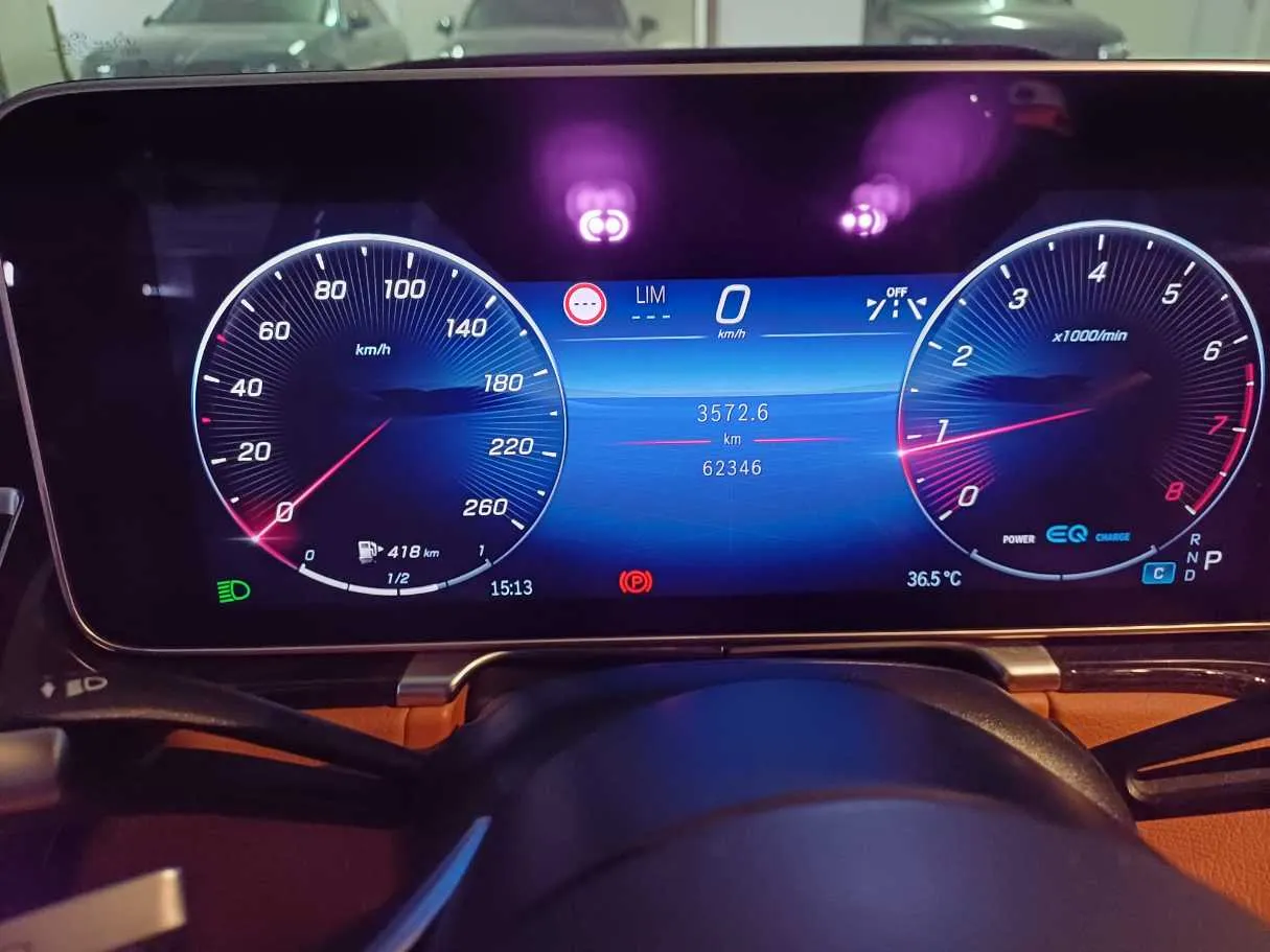 Car image 19