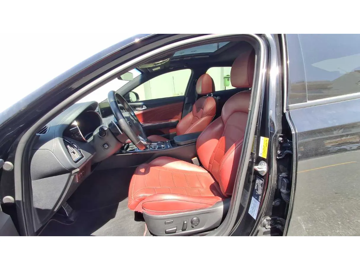 Car image 12