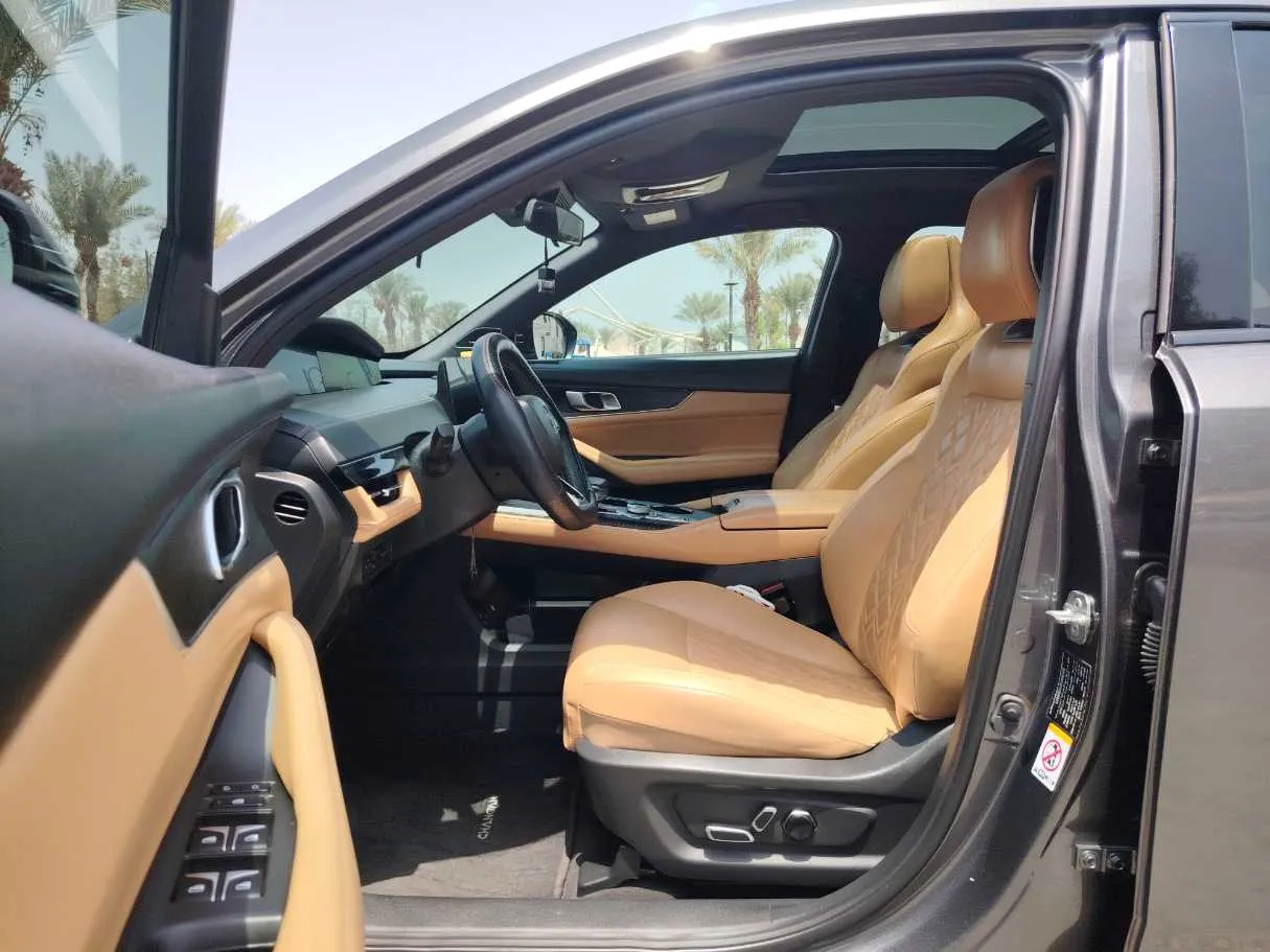 Car image 12