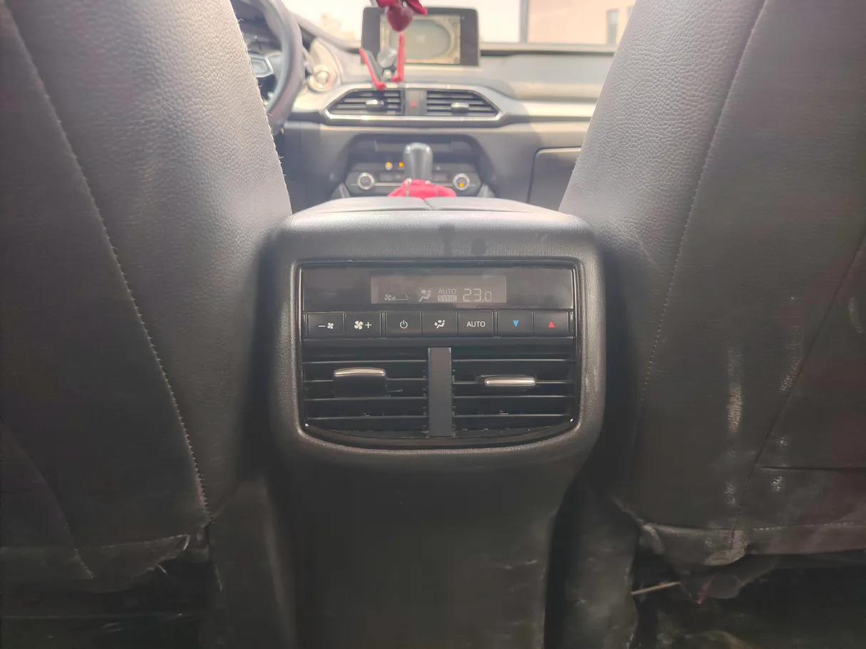 Car image 28