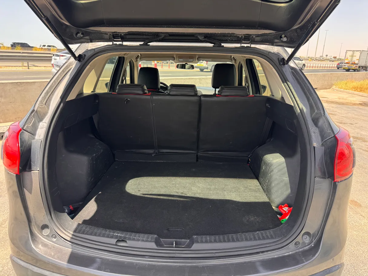 Car image 10