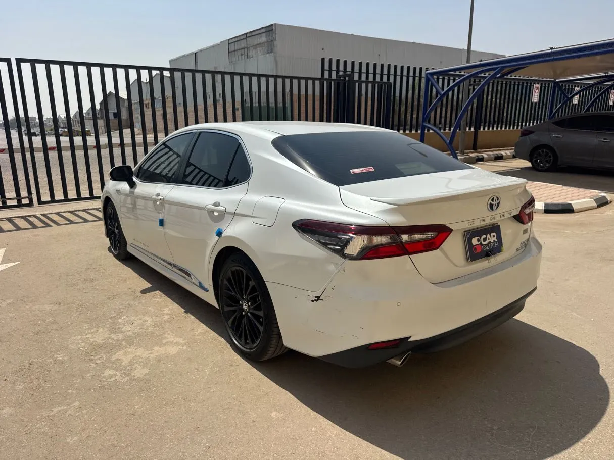 Car image 7