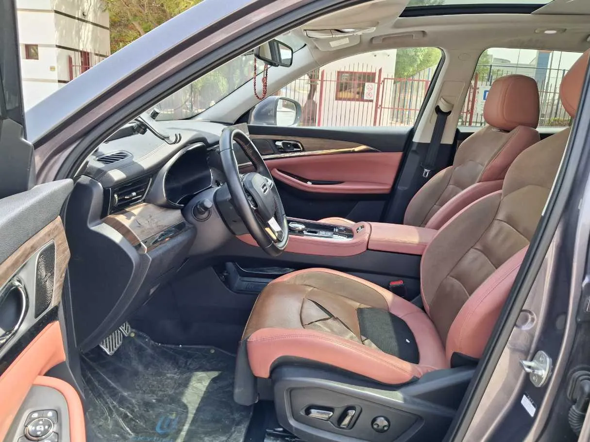 Car image 12
