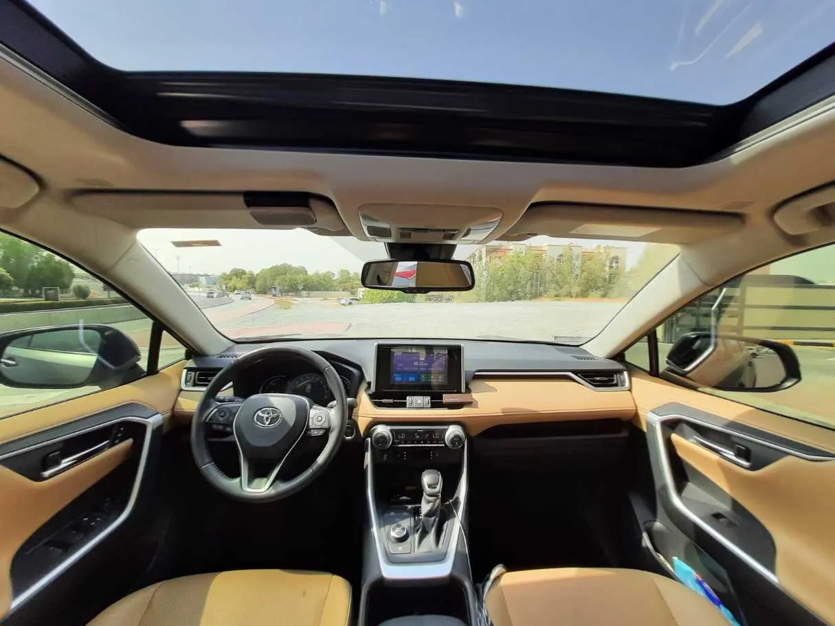 Car image 14