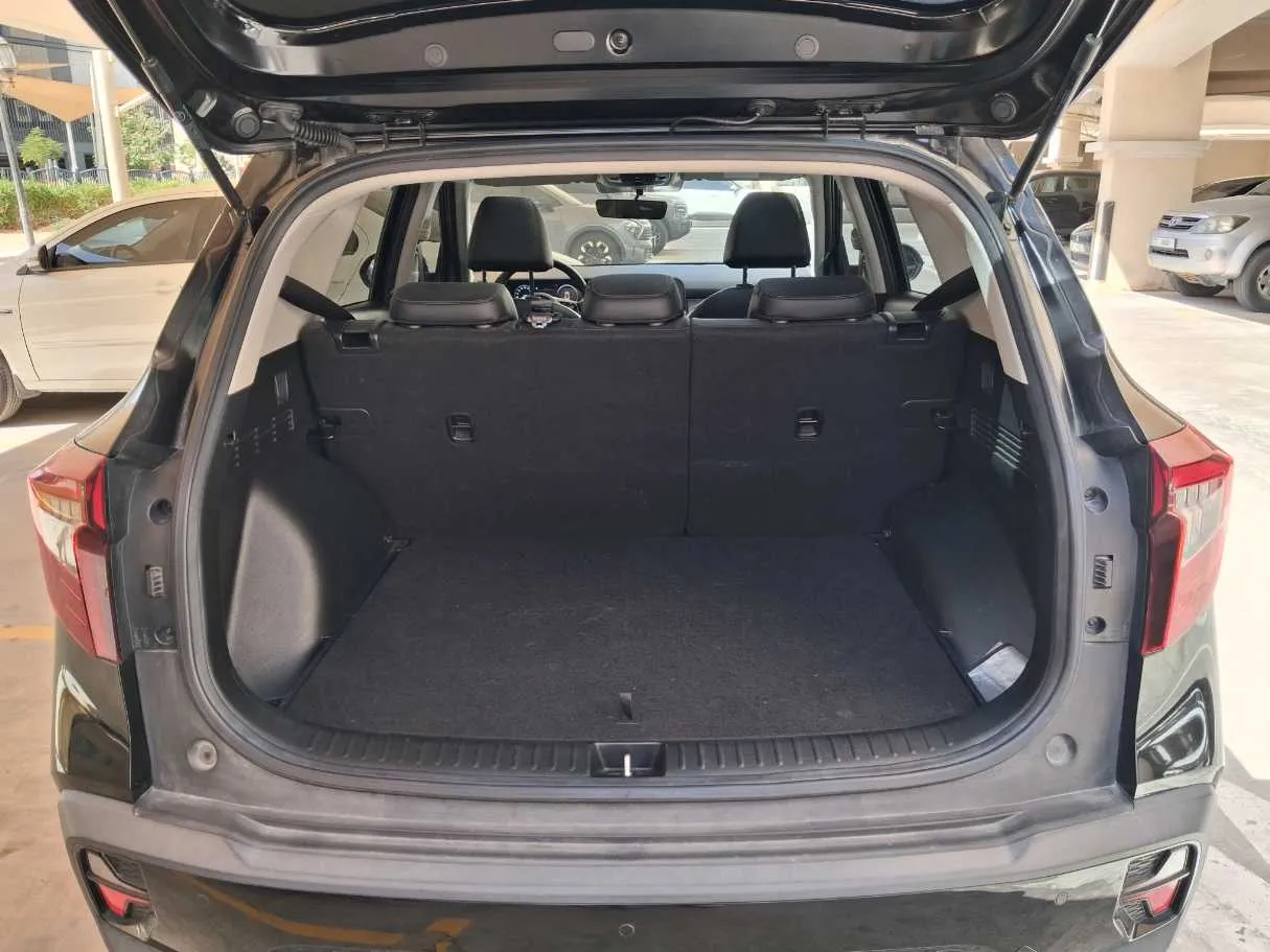 Car image 16
