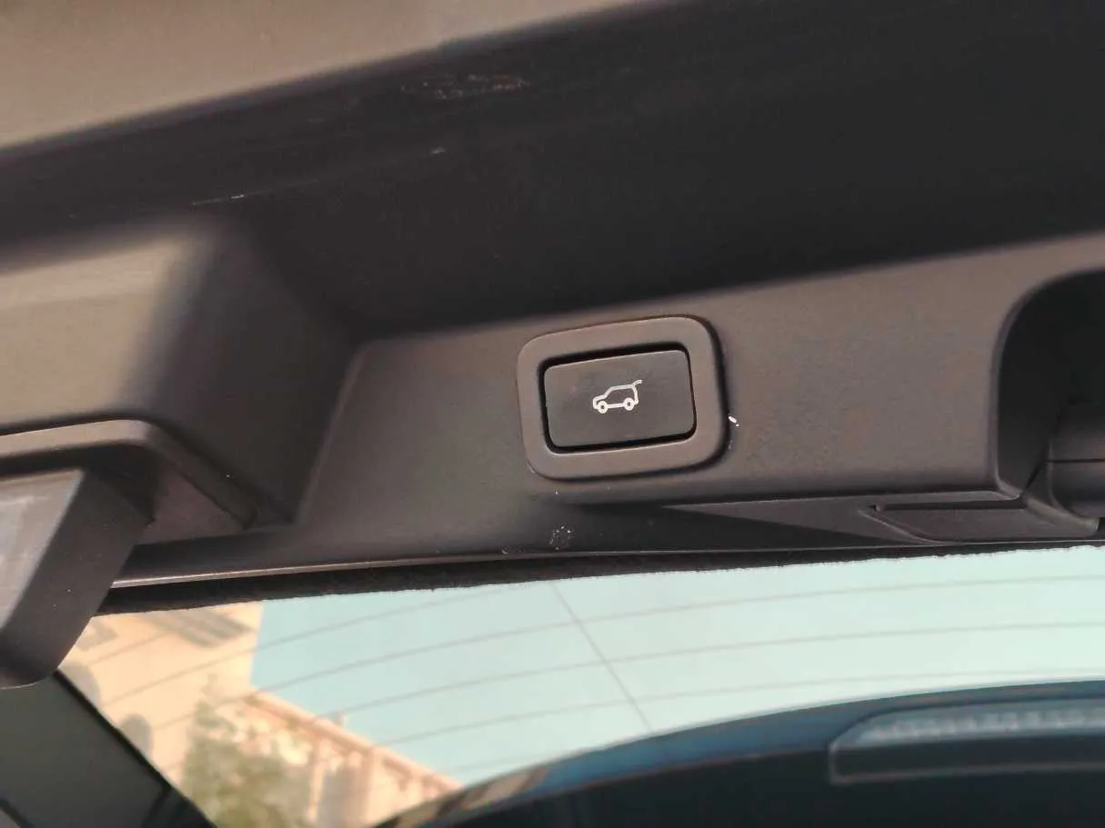 Car image 35