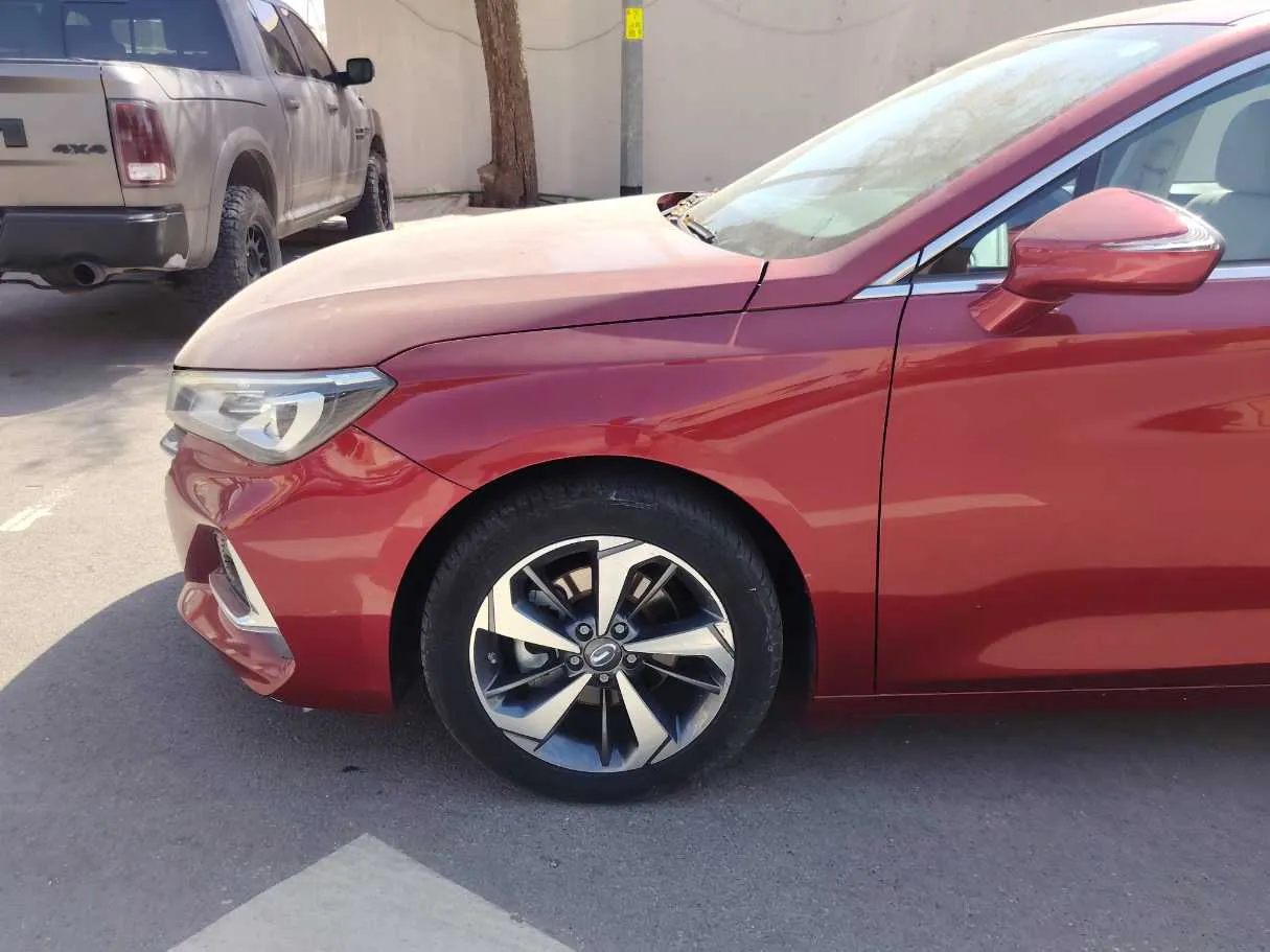 Car image 9