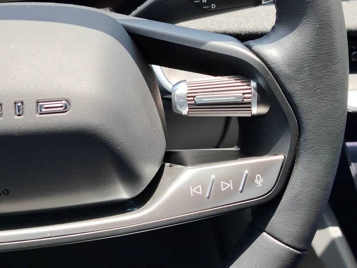 Car image 24