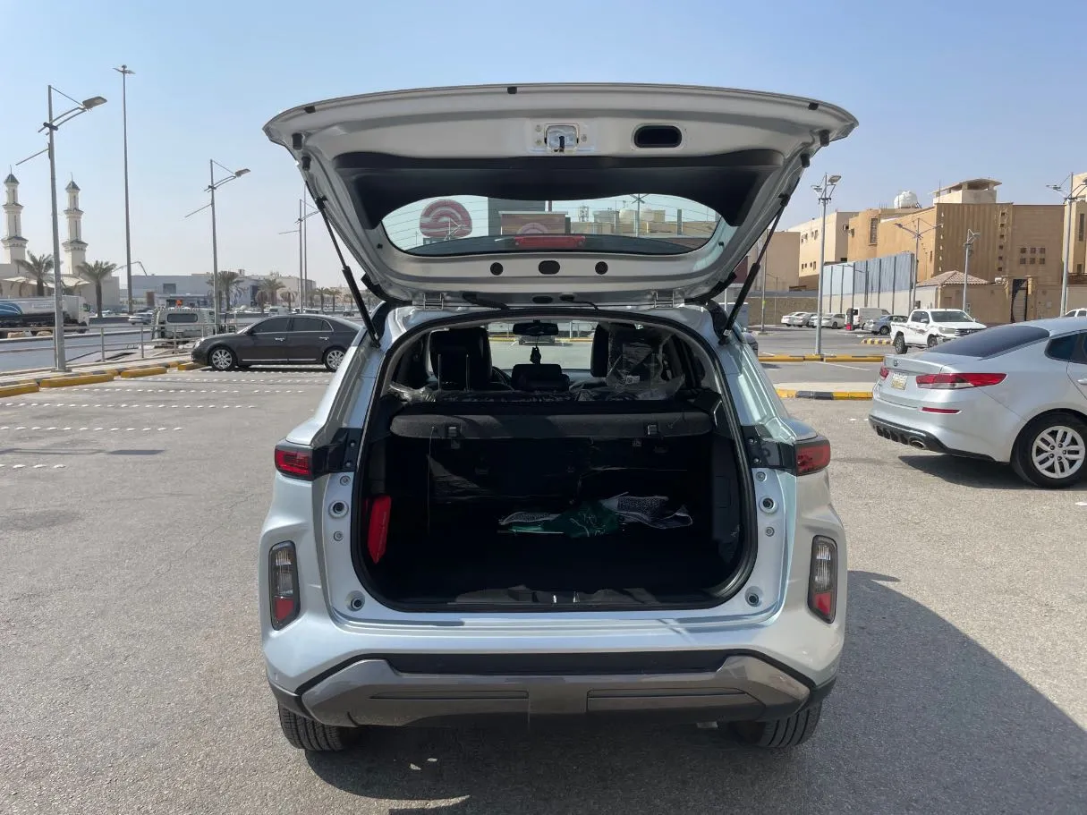 Car image 21