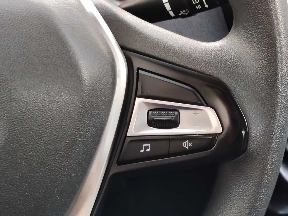 Car image 28