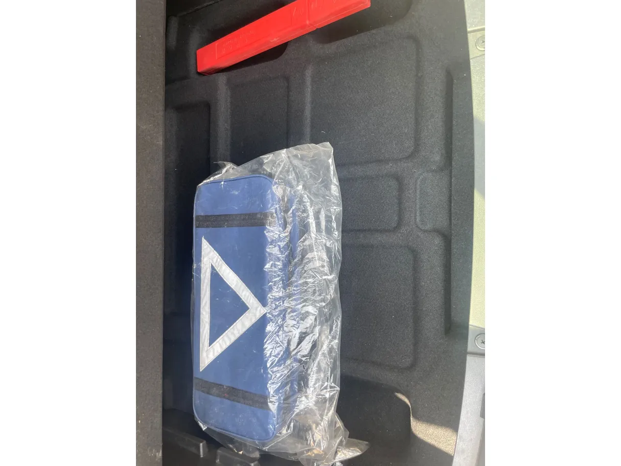 Car image 23
