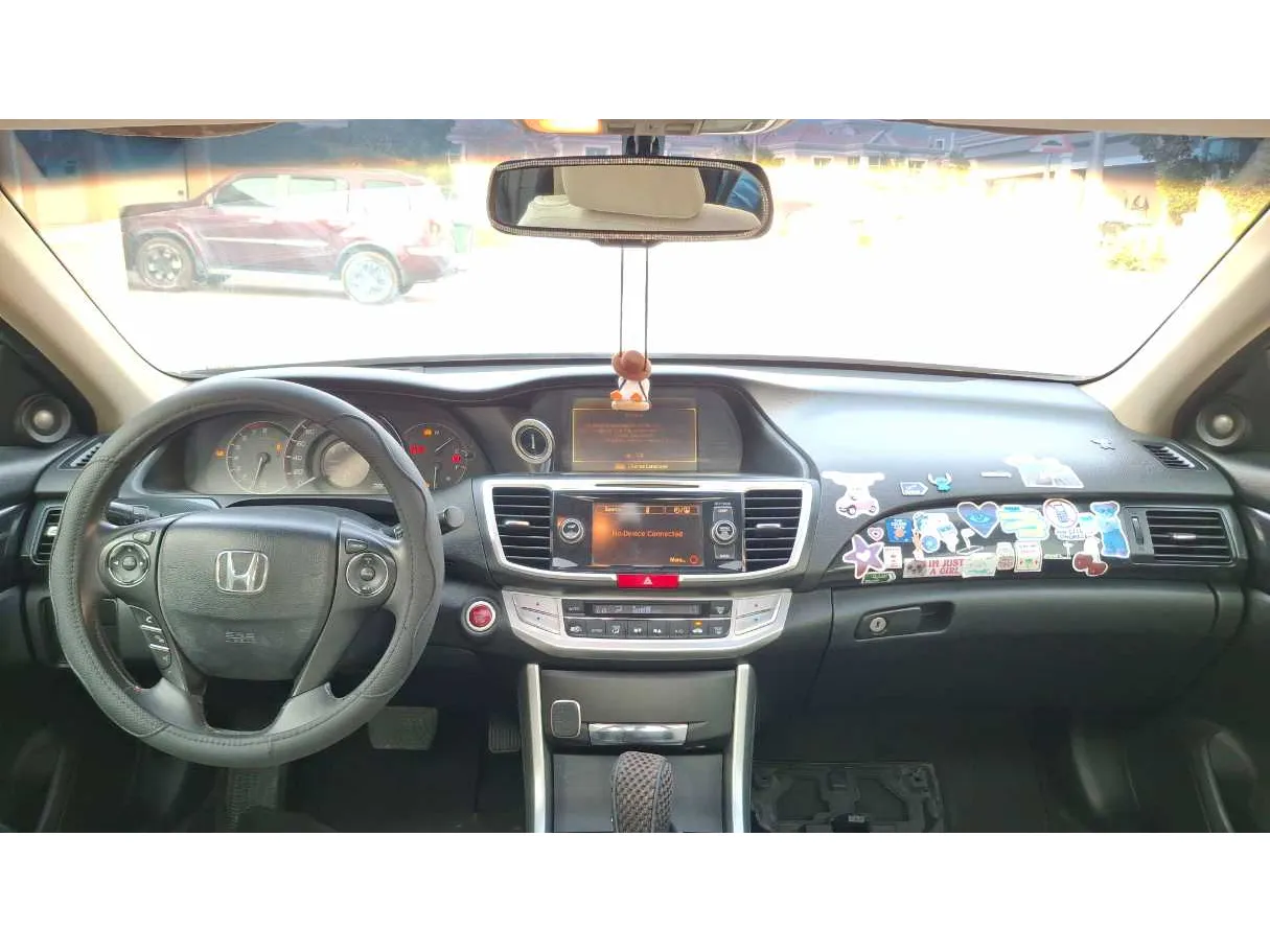 Car image 15